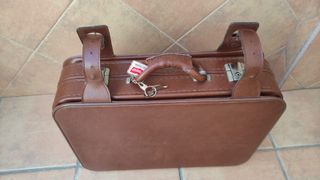 Maleta vintage  marca Tauro marrón