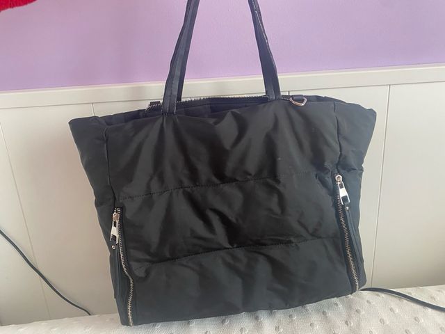 Bolso negro acolchado