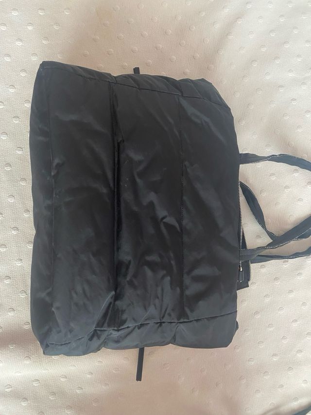 Bolso negro acolchado