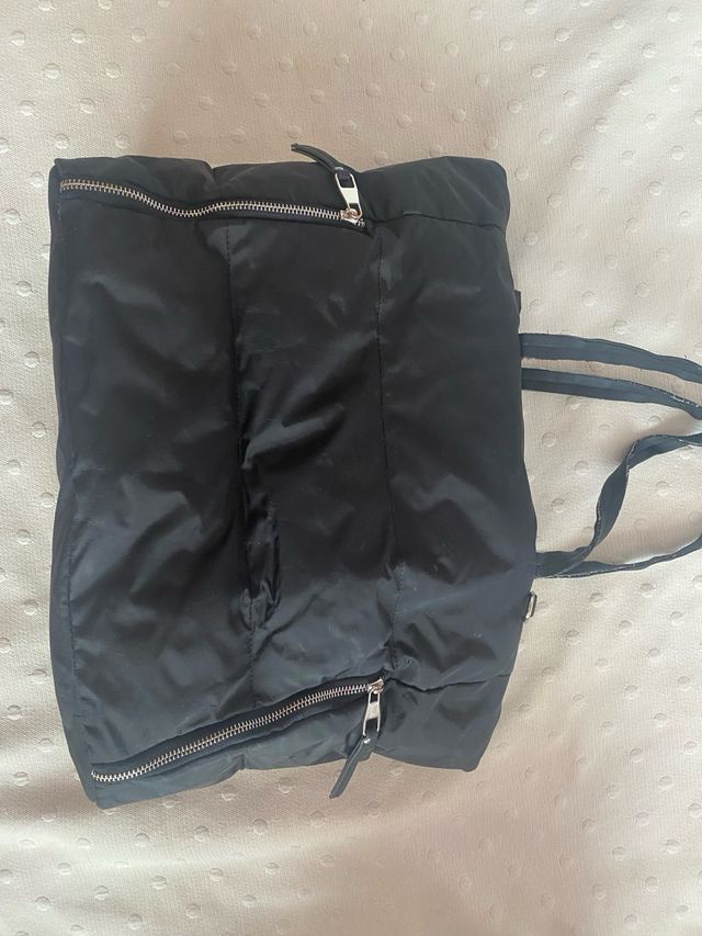 Bolso negro acolchado