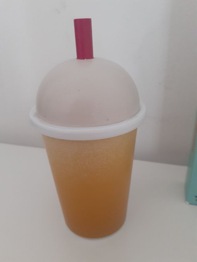 Percussione frutta  e bicchiere  di legno