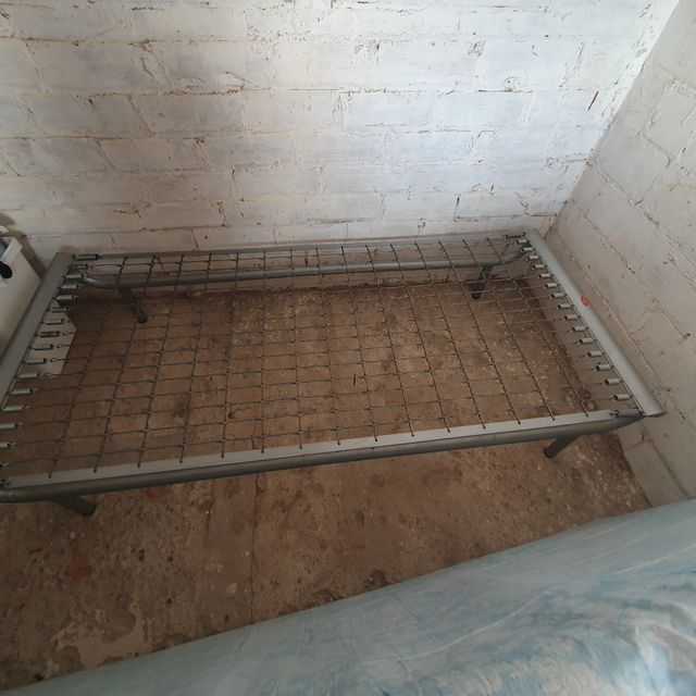 Somier metálico gris - cama