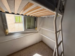 Cama alta blanca metal y madera
