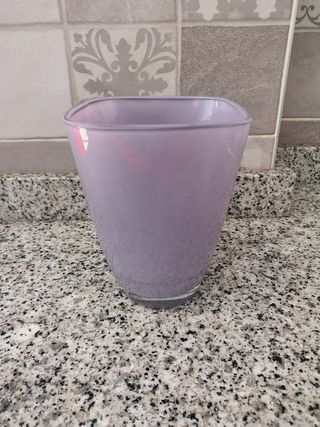 Jarrón morado de cristal