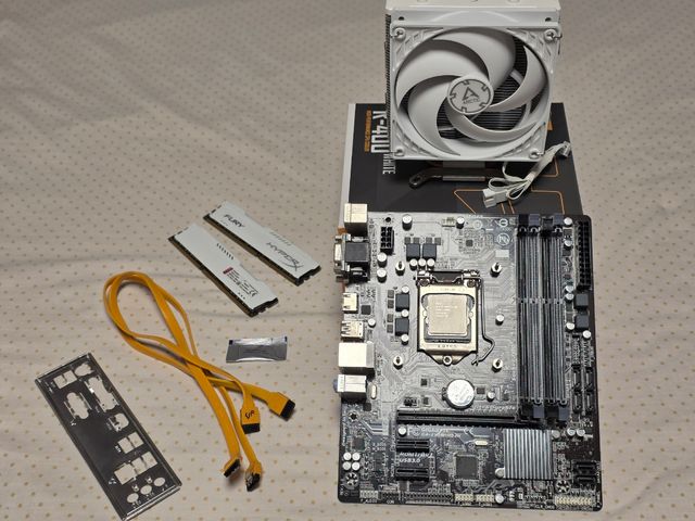 Placa Gigabyte GA-Z97M + RAM Fury 16GB + I5-4690