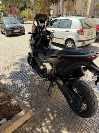 Honda X-ADV 750 (2024) Impecable