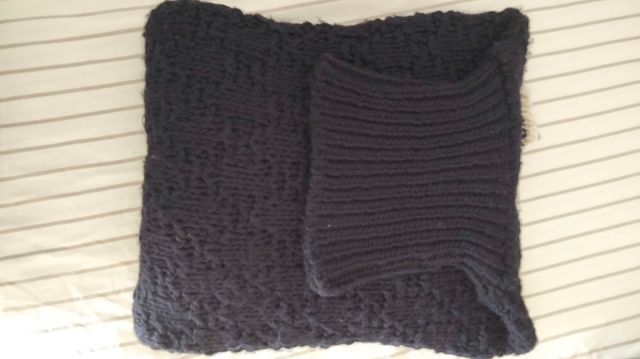 Maglione lavorato a maglia blu