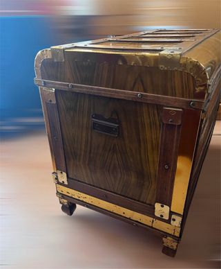 Baúl antiguo restaurado - Madera y metal