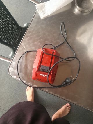 2 Baterías Hilti B22 2.6 + cargador + maquina