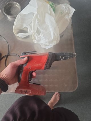 2 Baterías Hilti B22 2.6 + cargador + maquina