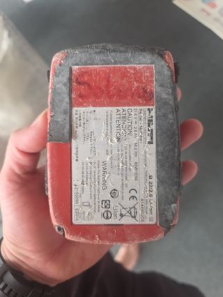 2 Baterías Hilti B22 2.6 + cargador + maquina