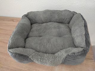 Cama para perro gris