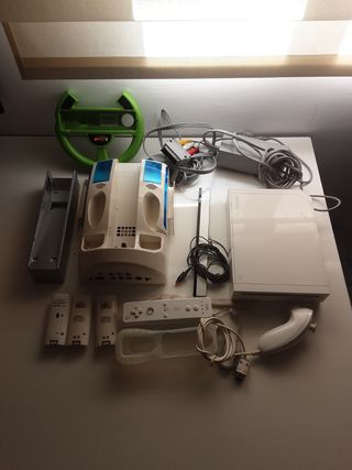 Nintendo Wii + accesorios + 14 juegos