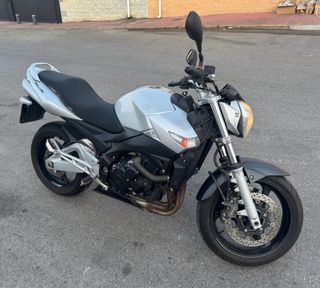 Suzuki GSR 600 - Motocicleta