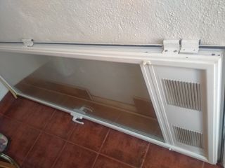 Puerta ventana blanc
a con ventilación