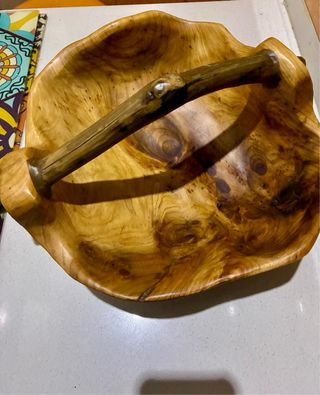 Cesta de madera artesanal