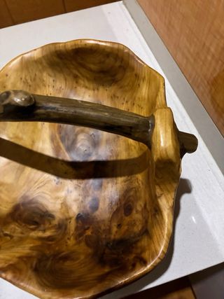 Cesta de madera artesanal