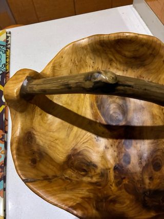 Cesta de madera artesanal