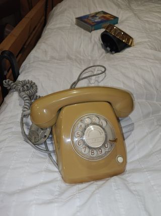Teléfono antiguo beige