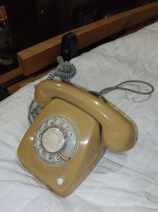 Teléfono antiguo beige