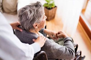 Buscamos empleo cuidadora de adultos mayor