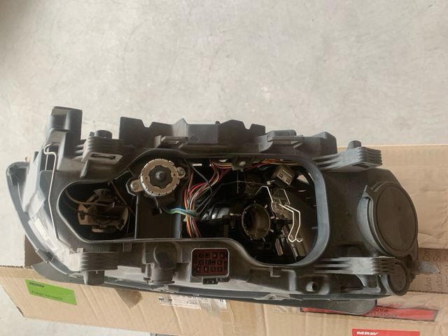 Faro Volvo V70, S80, XC70 Izquierdo.