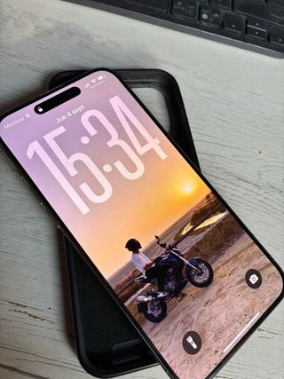 iPhone 15 Pro Max Titanio - Como Nuevo