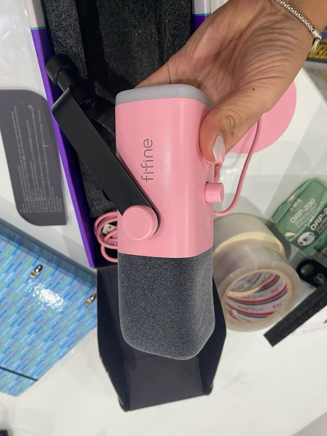 Micrófono AM8P: Micrófono de escritorio rosa