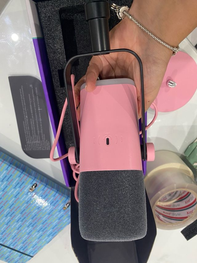 Micrófono AM8P: Micrófono de escritorio rosa