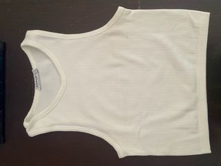 Top Stradivarius blanco tirantes