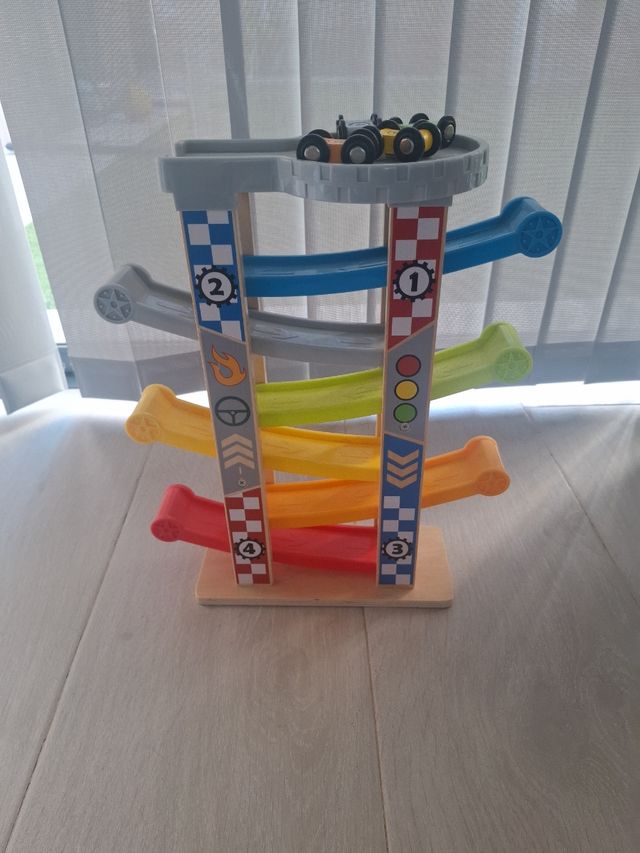 Labirinto di auto in legno