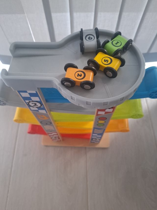 Labirinto di auto in legno