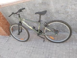 Bicicleta Decathlon
(Le faltan frenos delanteros)