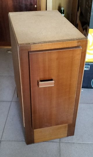 Mueble madera marrón