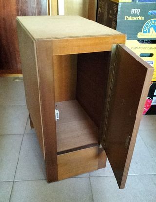 Mueble madera marrón