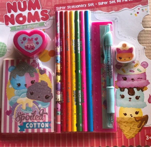 Estuche Imaginarium y material escolar Claire’s