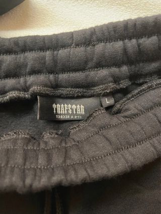 completo Trapstar estivo nera/rossa