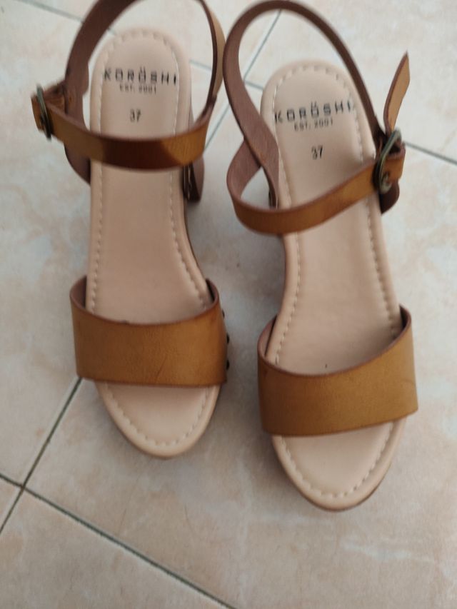 Sandalias KORSH marrones, talla 37
