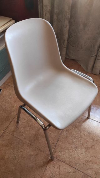 Silla vintage beige metalica
