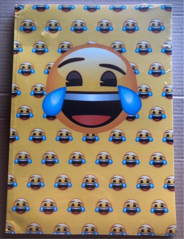 Estuche Smiley y cuaderno Emojis