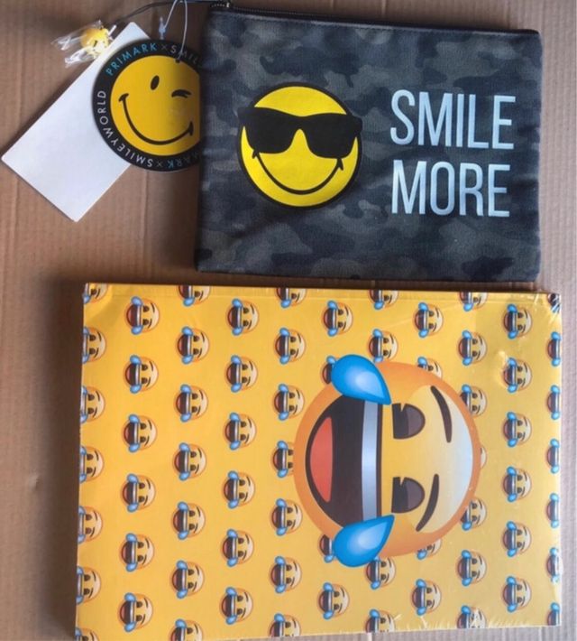 Estuche Smiley y cuaderno Emojis