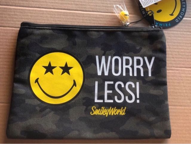 Estuche Smiley y cuaderno Emojis