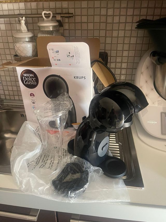 Macchina caffè Nescafè Dolce Gusto