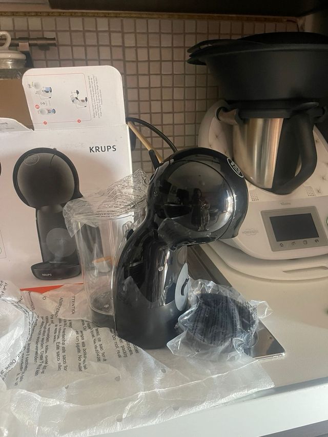 Macchina caffè Nescafè Dolce Gusto