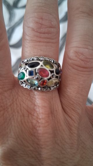 Anillo plata multicolor. Mide 7 cm