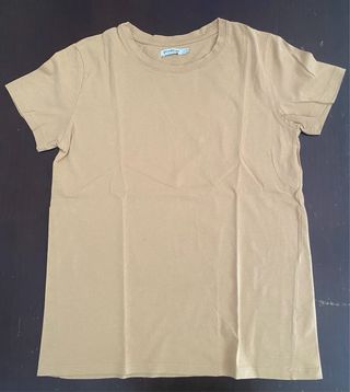 Camiseta Stradivarius de color mostaza