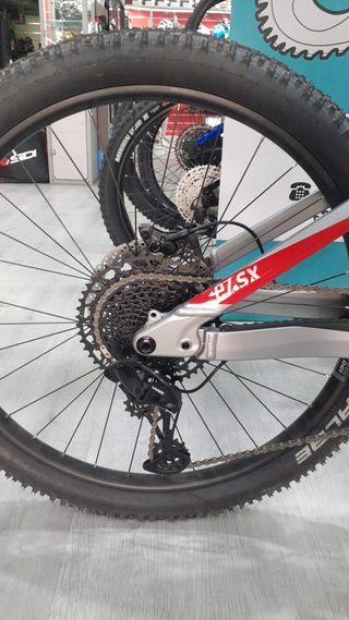 Bicicleta eléctrica Ghost ASX 130 Gris
