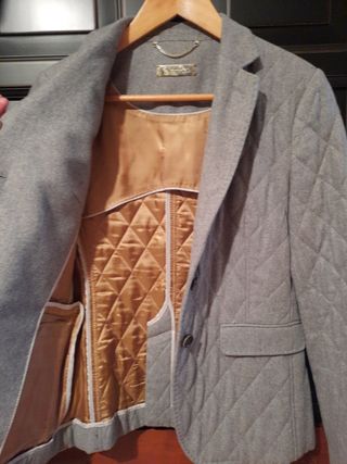 Americana Massimo Dutti acolchada gris