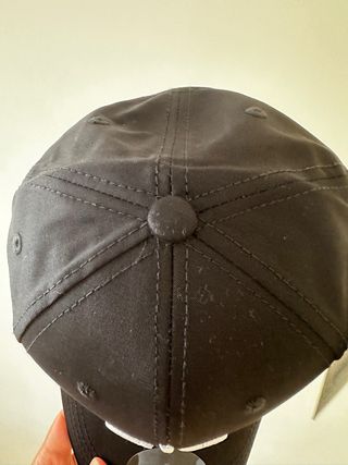 Gorra Alo Yoga negra