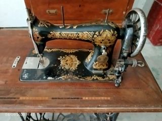 Máquina coser antigua Naumann